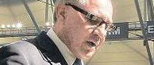 Last Man Standing. Nach der Entlassung von Pressesprecher Rolf Dittrich (l.) wurde es auf Schalke einsam um Felix Magath.