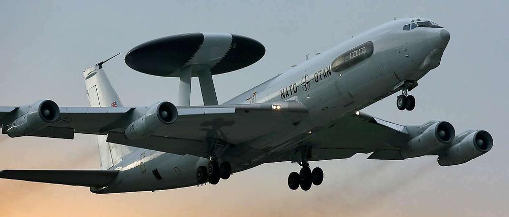 Schickt Deutschland Bundeswehrsoldaten in Awacs-Überwachungsflugzeugen über Afghanistan einsetzen, um so die Nato zu entlasten?