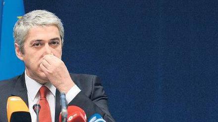 Verschnupft. Das Sparprogramm für Portugal hat den Premierminister José Sócrates das Amt gekostet. Die EU einigte sich jetzt auf deutlich schärfere Sanktionen gegen Defizitsünder. Foto: AFP