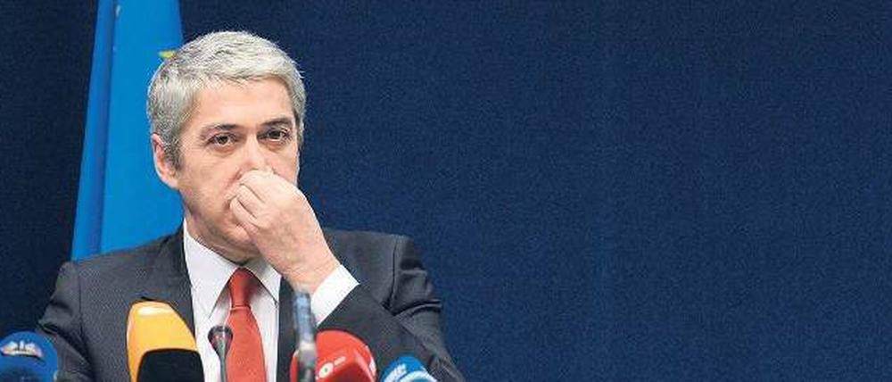 Verschnupft. Das Sparprogramm für Portugal hat den Premierminister José Sócrates das Amt gekostet. Die EU einigte sich jetzt auf deutlich schärfere Sanktionen gegen Defizitsünder. Foto: AFP