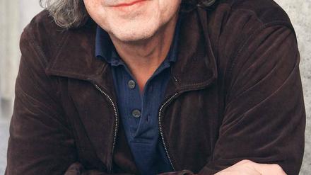 Kölsch-Rocker. Wolfgang Niedecken, Jahrgang 1951, studierte von 1970 bis 1976 Freie Malerei in Köln und ist das letzte Gründungmitglied bei der Band BAP, die ihren Durchbruch 1981 mit dem Album „Für usszeschnigge“ hatte.