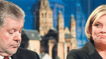 Blaue Augen. Kurt Becks SPD liegt 0,5 Prozentpunkte vor Julia Klöckners CDU. Er muss jetzt mit den Grünen regieren. Sie freut sich trotzdem über das Ergebnis.