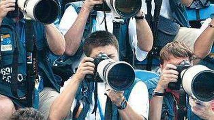 Trübe Aussichten. Mehr als drei Viertel aller Objektive für Foto- und Filmkameras, die in Deutschland verkauft werden, kommen aus Japan. Foto: picture-alliance/dpa