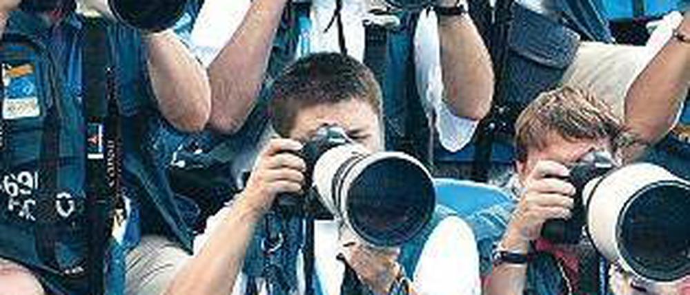 Trübe Aussichten. Mehr als drei Viertel aller Objektive für Foto- und Filmkameras, die in Deutschland verkauft werden, kommen aus Japan. Foto: picture-alliance/dpa