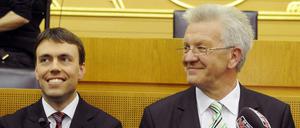 Winfried Kretschmann (r), Spitzenkandidat der Grünen für die Landtagswahl in Baden-Württemberg und SPD-Spitzenkandidat Nils Schmid.