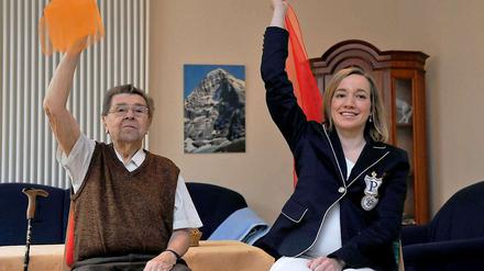 Bei Visiten von Spitzenpolitikern - hier Bundesfamilienministerin Kristina Schröder in einem Pflegeheim in Steglitz - sind Pflege und Betreuung Chefsache. Sonst steuert der Sektor auf einen Notstand zu.