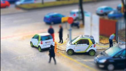 Elektroautos, fast an jeder Ecke. Daimler testet in Berlin zusammen mit RWE seine E-Smarts, BMW erprobt seine elektrischen Mini E mit Öko-Strom von Vattenfall.