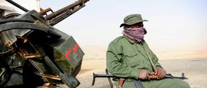 Warten. Libysche Aufständische hoffen auf Waffenlieferungen.