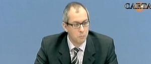 Der stellvertretende Regierungssprecher Christoph Steegmans wirkte genervt von den Fragen der Journalisten.