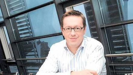 Tonio Kröger (45) ist Vorstandsvorsitzender der Werbe-Holding Doyle Dane Bernbach (DDB). Nach drei Jahren bei der Werbeagentur Springer & Jacoby wechselte Kröger 1998 als Leiter der Marketingkommunikation Deutschland zu Daimler-Chrysler. Ab 2003 führte er als Vorstandschef das operative Geschäft der deutschen DDB-Gruppe. Heute ist er in der DDB-Holding für die globale Strategie verantwortlich. Der gebürtige Oldenburger ist verheiratet und hat drei Kinder. Die DDB-Gruppe ist mit rund 1900 Mitarbeitern, unter anderem in Berlin, und einem geschätzten Umsatz von 150 Millionen Euro eine der größten deutschen Werbe- und Kommunikationsagenturen. Zu den wichtigsten Kunden zählen VW oder Henkel. Das DDB-Netzwerk gehört zu Omnicom, einer der weltweit größten Werbeholdings.