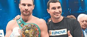 Das war’s schon. Der WM-Fight von Vitali Klitschko (li.) am letzten Samstag hat zwei Minuten gedauert. Die Werbung für die maximal zwölf Kampfpausen war bei RTL komplett verkauft. Andere Sportarten lassen sich in der TV-Vermarktung sicher besser planen. Foto: AFP