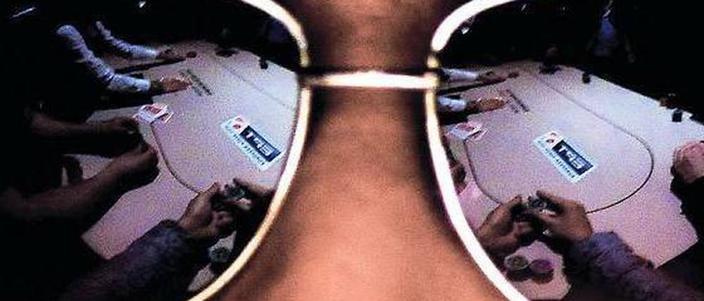 Der Pate vom Pokertisch. Viele Spieler kamen mit Sonnenbrille, alle setzen sie einen grimmigen Blick auf. Die Zigarren durfte allerdings nicht angezündet werden.