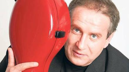 Nur mit Cello. Mit dem Instrument setzt Matthias Deutschmann Kontrapunkte zu seinen Texten.