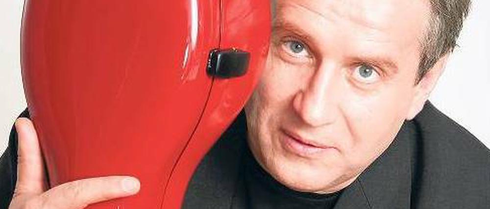 Nur mit Cello. Mit dem Instrument setzt Matthias Deutschmann Kontrapunkte zu seinen Texten. 