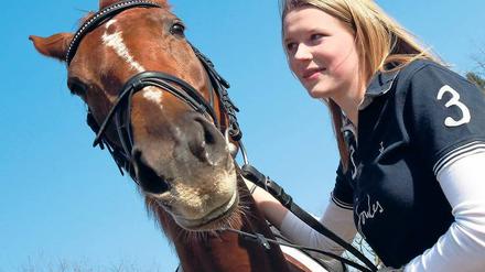 Die Chemie muss stimmen. Bei Pferdeferien sollte der Charakter des Tieres zum Können des Reiters passen. Foto: Bodo Marks/dpa/tmn