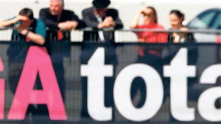 Der neue Alte. Andries Jonker leitete als Interimstrainer das Auslaufen der Bayern am Sonntag unfallfrei. Zuvor war er ein treuer Helfer des entlassenen Louis van Gaal. Foto: Reuters