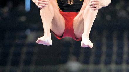 Augen zu und durch. Philipp Boy turnte eine starke Qualifikation. Foto: AFP
