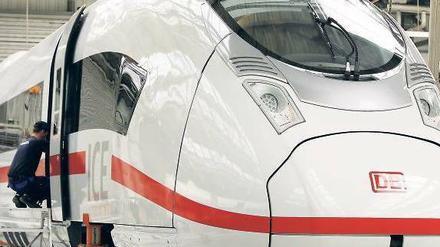 Nicht im Fahrplan. Die ICE-Züge werden derzeit im Siemens-Werk Krefeld produziert. Offenbar macht aber ein Lieferant Ärger.