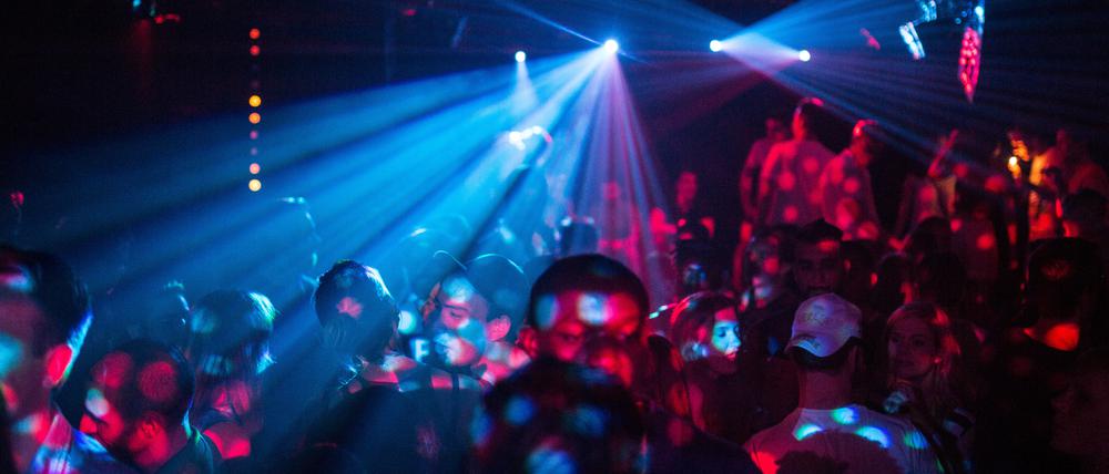 Party auf dem RAW-Gelände in Friedrichshain. Drogen sind für Paul immer dabei.