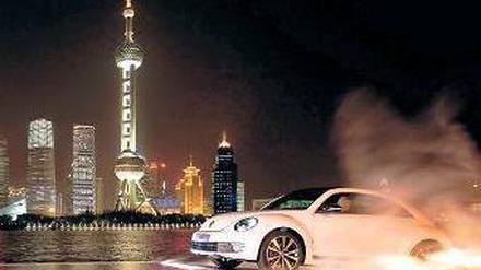 Welttournee an einem Tag. In Schanghai begann am Montag die Premierenshow für den neuen VW Beetle – es folgten am Abend Berlin und New York. 