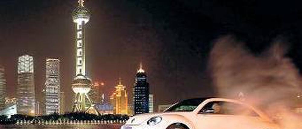 Welttournee an einem Tag. In Schanghai begann am Montag die Premierenshow für den neuen VW Beetle – es folgten am Abend Berlin und New York.