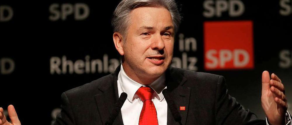 Klaus Wowereit stellt sich immer wieder auch gegen seinen Koalitionspartner Linkspartei, um sich für die Berlin-Wahl die Optionen offen zu halten.