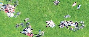 27 Grad. Die Meteorologen erwarten nicht nur in Süddeutschland sommerliche Temperaturen.