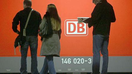 Wann kommt der Zug? Vor allem im Fernverkehr müssen Bahn-Kunden oftmals mit Verspätungen leben.
