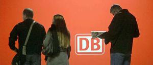 Wann kommt der Zug? Vor allem im Fernverkehr müssen Bahn-Kunden oftmals mit Verspätungen leben.