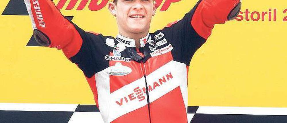 Stefan Bradl, 21, fährt für das Team Viessman Kiefer Racing in der Motorrad-WM. Nach zwei Siegen in drei Rennen führt der Sohn des früheren 250er-Weltmeisters Helmut Bradl die Moto2-Wertung an. 