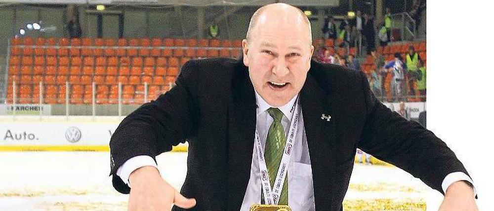 Tanztrainer. Don Jackson feierte in Wolfsburg fast schon routiniert. 
