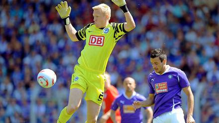 Wieder im Tor. Sascha Burchert steht gegen Aue für den verletzten Maikel Aerts im Hertha-Tor