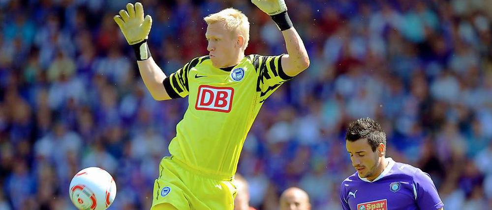 Wieder im Tor. Sascha Burchert steht gegen Aue für den verletzten Maikel Aerts im Hertha-Tor