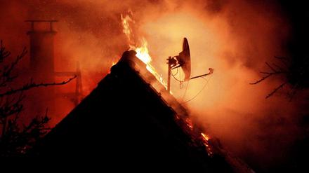 Symbolbild: Am Samstagnachmittag wurden Polizei und Feuerwehr zu einem Brand im Stadtteil Prenzlauer Berg gerufen.