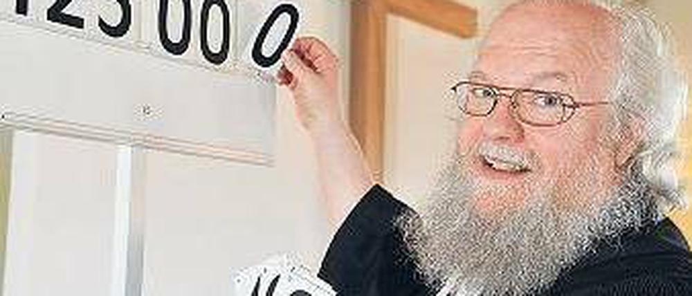 Hilft einem verschuldeten Freund. Pastor Alfred Mignon. Foto: dpa