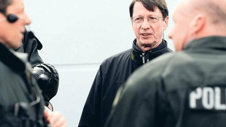 Unser Mann vor Ort. Innensenator Ehrhart Körting wird auch an diesem 1. Mai wieder mit Polizeiführern sprechen und im Lagezentrum vorbeischauen. 
