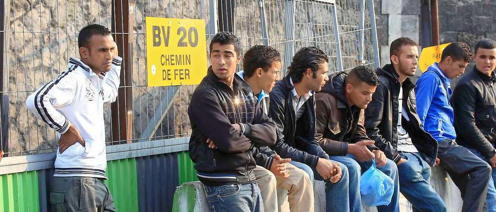 Nordafrikanische Flüchtlinge haben es mit Papieren aus Italien bis in die Nähe von Paris geschafft.