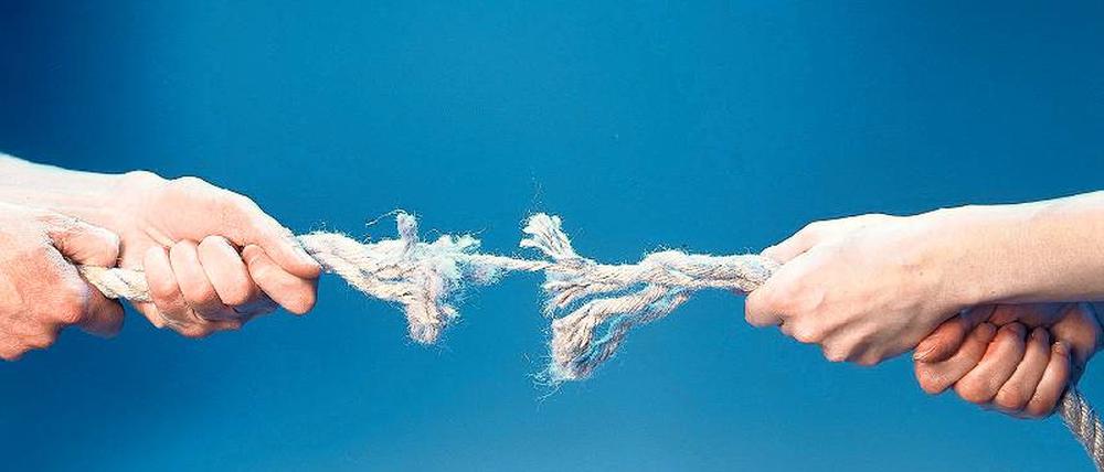 Zerreißprobe. Bei Streitereien kommen die Parteien oft nicht weiter. Ein neutraler Dritter kann dazu beitragen, einen Ausweg zu finden. Foto: Fotex