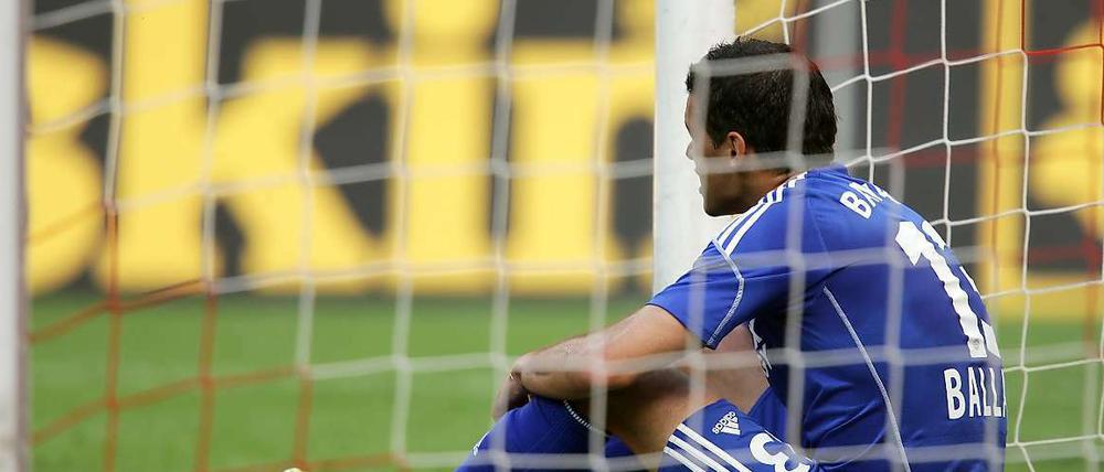 Wieder nur Zweiter: Michael Ballack und Leverkusen gucken zu, wie die Anderen feiern.