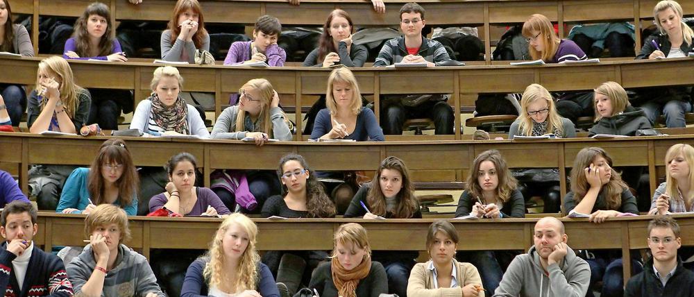 Studium in Deutschland ist oftmals eine ganz enge Angelegenheit.