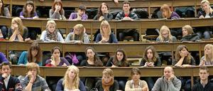 Studium in Deutschland ist oftmals eine ganz enge Angelegenheit.