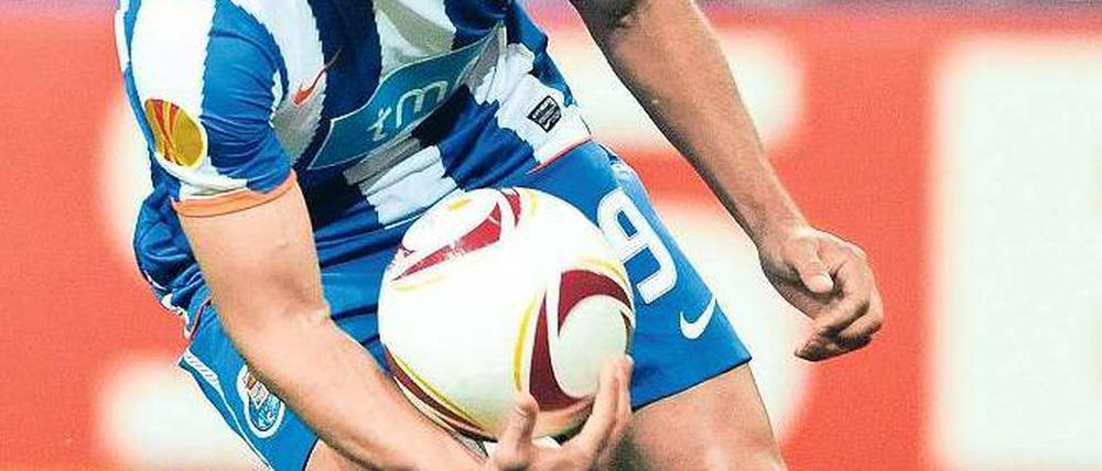 Teure Tore. Radamel Falcao weckt die Begehrlichkeiten europäischer Topklubs. Tottenham bietet schon 45 Millionen. Foto: dpa