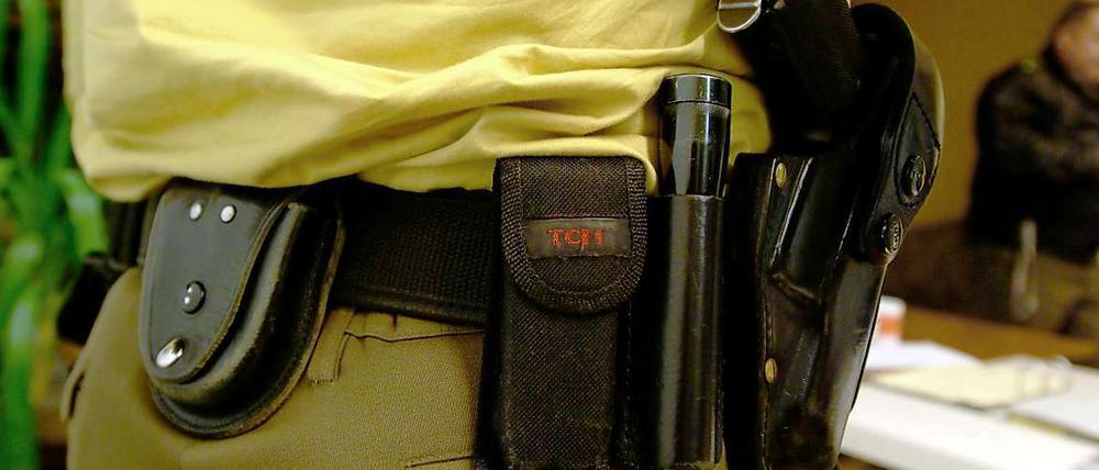 Polizeireform: Die Dienststellen sollen erhalten bleiben, am Stellenabbau hält Woidke aber weiter fest.