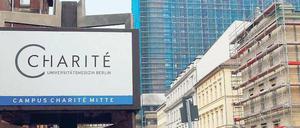 Schräge Perspektive. Teile einer Charité- Geschichte sind abgeschrieben. Foto: Heinrich