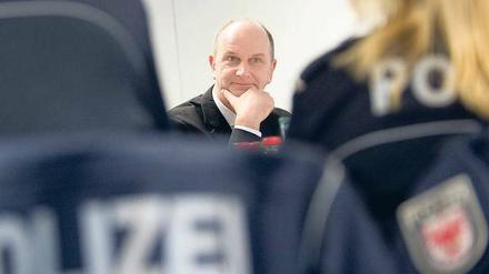 Zugehört. Mit der Polizeireform hat sich SPD-Innenminister Woidke Respekt verschafft. Foto: dapd/Klaus-Dietmar Gabbert