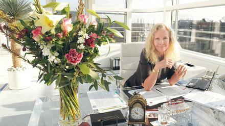 Schön hoch. Catherine Dussmann in ihrem gläsernen Büro unter dem Dach der Hauptverwaltung an der Friedrichstraße.