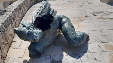 Partisan am Boden der kroatischen Wirklichkeit: Die Skulptur von Antun Augustinčić im dalmatinischen Küstenort Gradac wurde im Jugoslawien-Krieg von kroatischen Soldaten heruntergerissen.