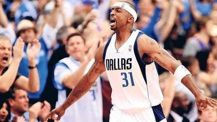 Dreier auf Dreier auf Dreier. Jason Terry traf neunmal aus der Distanz und ließ die Dallas-Fans schon frühzeitig jubeln. 
