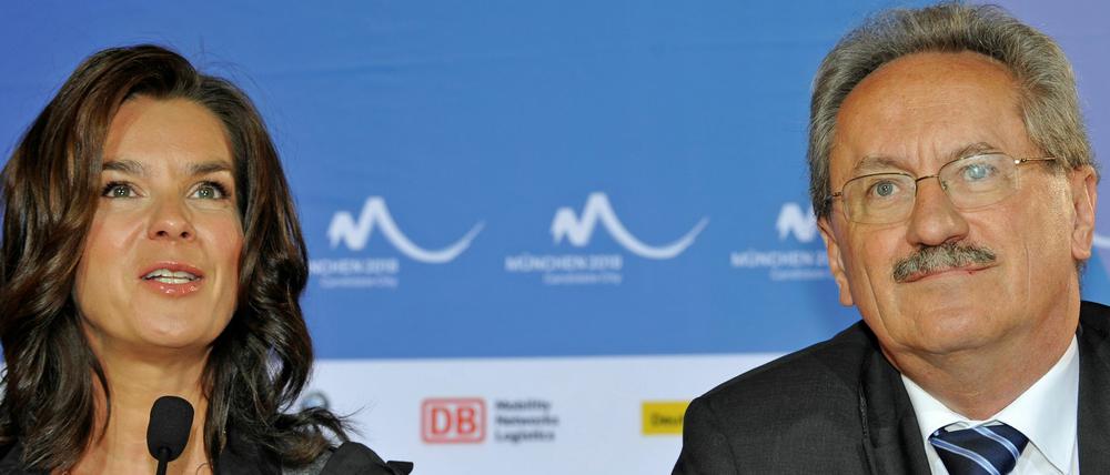 Gute Bewertung, gute Laune. Katarina Witt und Oberbürgermeister Christian Ude sehen sich und Münchens Bewerbung vom IOC bestätigt.