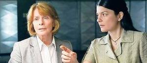 Münchner Spezl. Julia George (Jasmin Tabatabai, r.) ist für das Sicherheitskonzept der Geberkonferenz verantwortlich und bittet Kriminalrätin Prohaczek (Senta Berger), sich etwas zurückzuhalten. Seit 2002 ermittelt die Berger im Krimi „Unter Verdacht“. Foto: ZDF